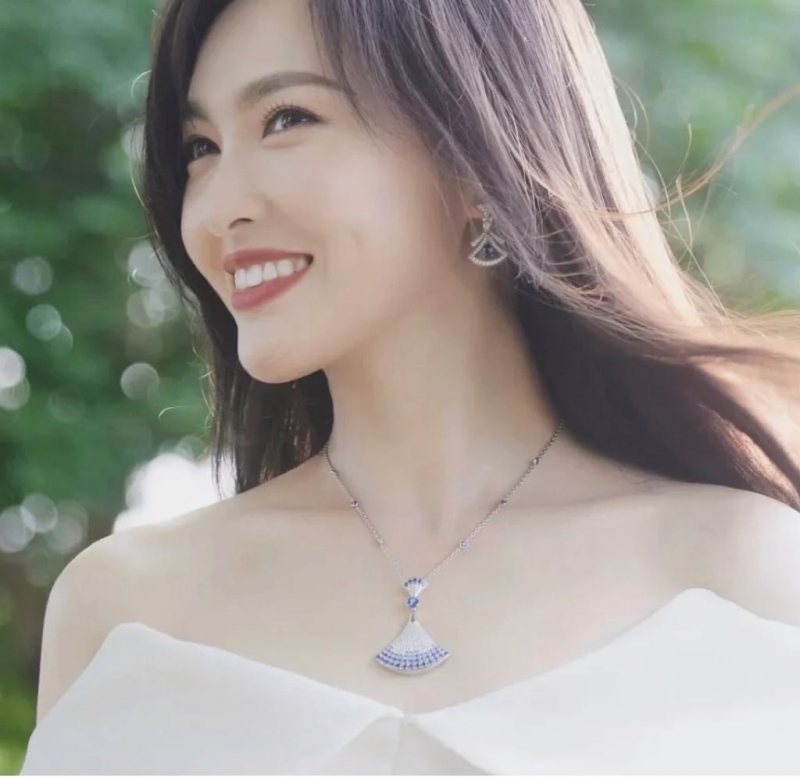Bv1g*ai necklaces